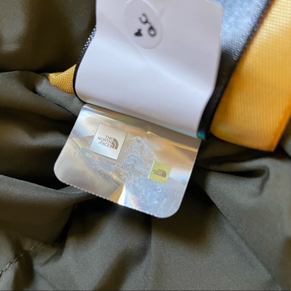 The North Face Women’s Arctic Parka Coat In New Taupe Green - Picture 8 of 8
